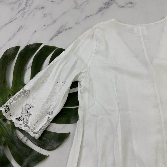 Soft Surroundings Lace Trim Top Size M White Floral Embroidered Scallop Buttons - Picture 10 of 11